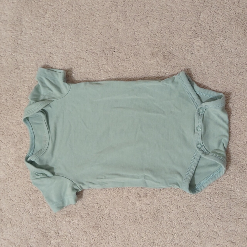 Used Kyte Baby Soft Bamboo Rayon Short Sleeve Bodysuits